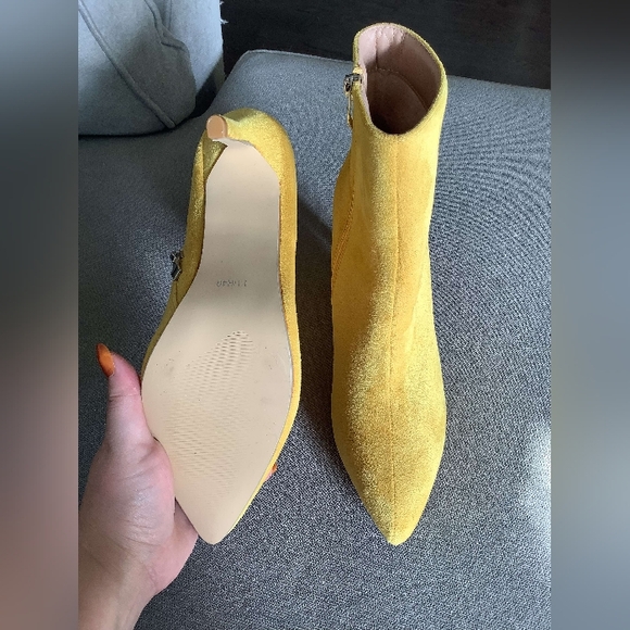 SHEIN | NWOT size 9 yellow boots - Picture 4 of 4